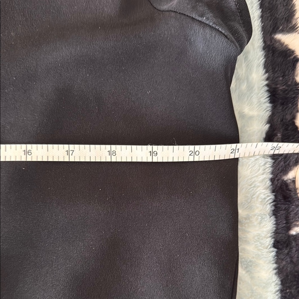 Cuyana Silk Tee, 3-Ply Silk, Large, Black - Picture 8 of 10